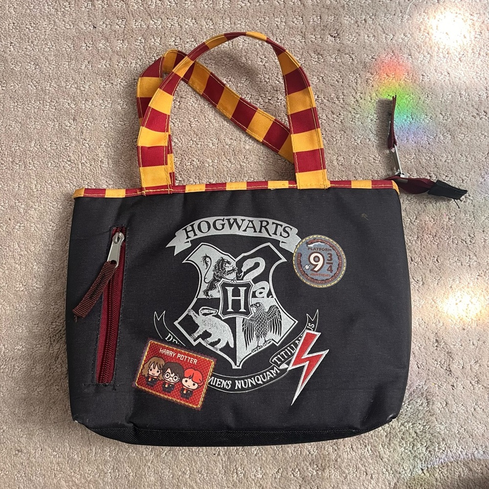Hogwarts Crest lunch Bag with Gryffindor Straps